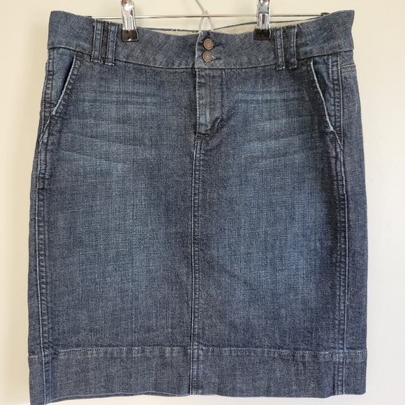 Gap denim skirt, knee length, size 8 - Picture 1 of 9